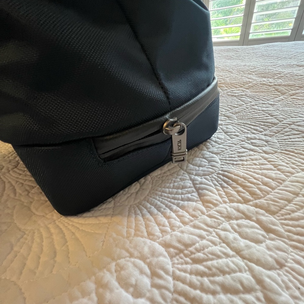 Tumi Black NWT Interior Large Tote Bag - Picture 11 of 14